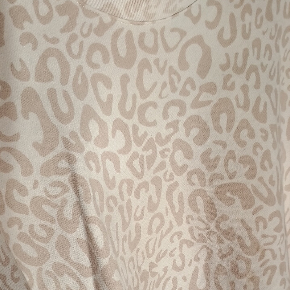 Time and Tru Cream Leopard Print Sweatshirt
